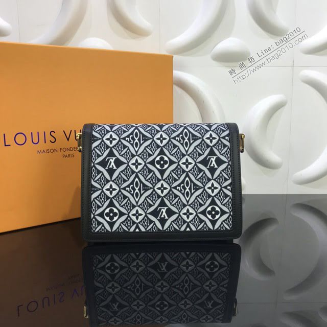 LV包包 LV新款達芙妮女包 M57211 在2020秋冬大秀上露面的V全新老花 LV單肩斜挎女包  ydh3645